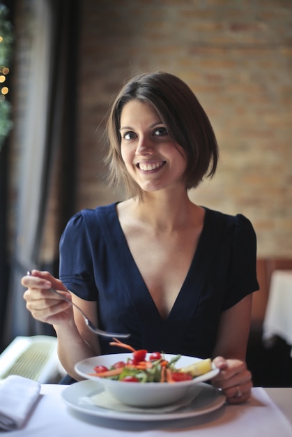 Pretty woman having a healthy lunch