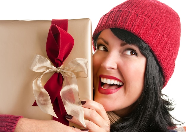 Photo pretty woman holding holiday gift