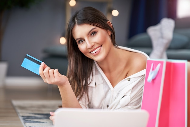 pretty woman shopping online with credit card