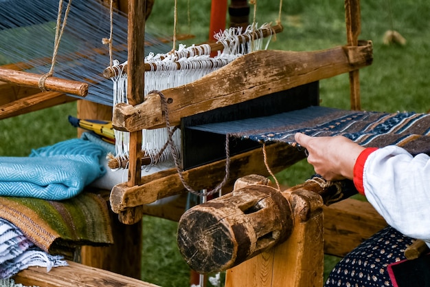 Process of creating fabric on an old loom