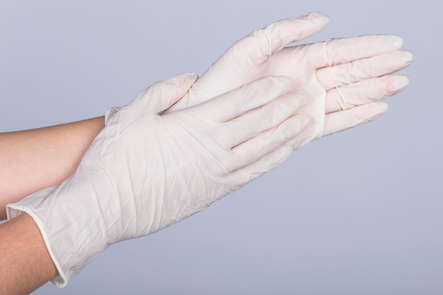 Products for medical use Disposable medical gloves