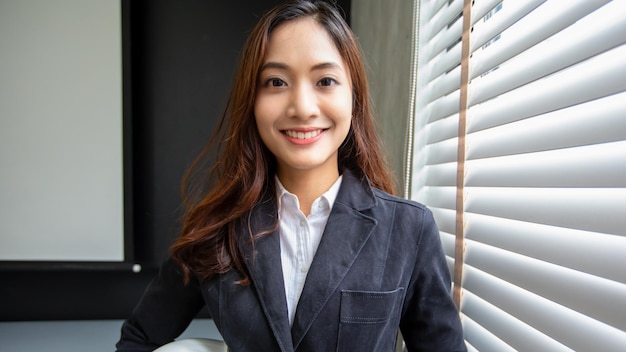 Professional asian business woman Standing confidently smiling in the office