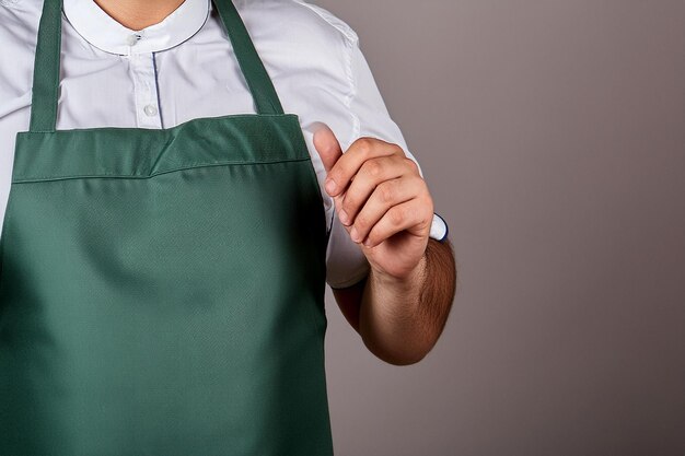 Photo professional culinary expert a handsome baker in green apron and stylish uniform