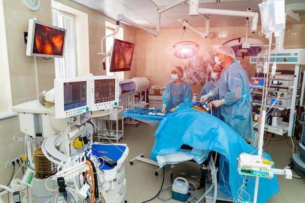 Professional medical emergency surgeons working in ward Surgery clinic operating surgical disease