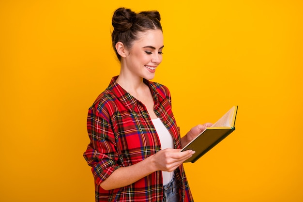 Profile photo of pretty lady hold book read