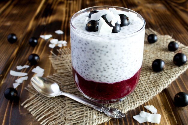 Pudding with chia and black currant