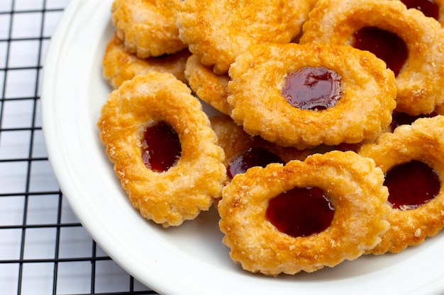 Puff pastry cookies filled with jam