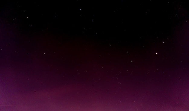 Photo a purple sky with a purple background with stars