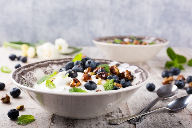 Quark with blueberries, pistachios and mint