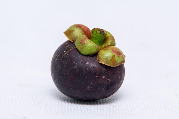 Photo queen of fruit mangosteen on the white background