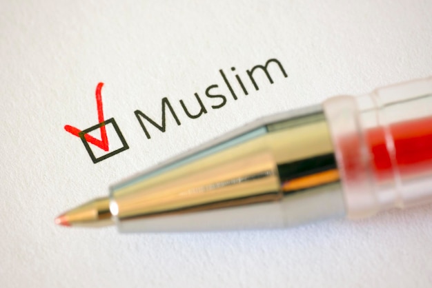 Questionnaire Red pen and the inscription MUSLIM with check mark on the white paper