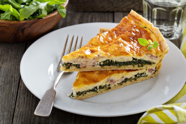 Quiche with arugula and bacon