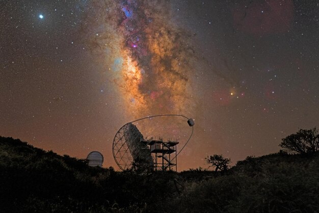 Photo radio telescope with the galactic center behind it