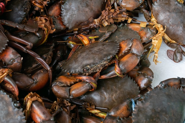 Photo raw crabs for sale in the market.