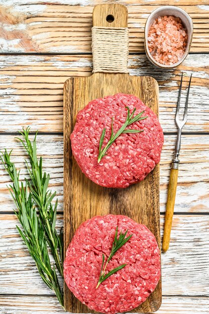 Raw mince meat patties