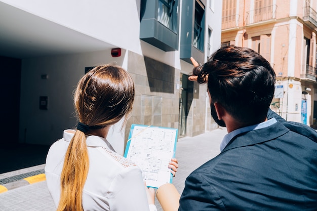 Photo real estate agents examinating the building