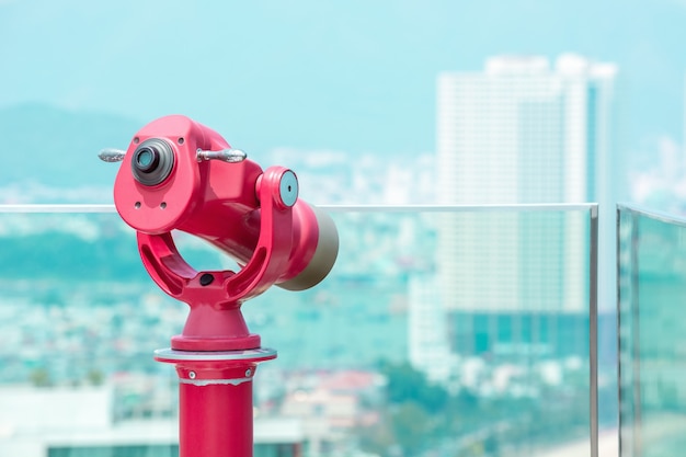 Red binoculars on the roof for an overview of the city.