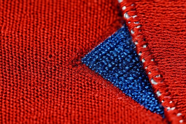 Photo a red and blue knitted sweater with a red and blue stripe