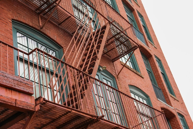 A red brick building with a sign that says " new york ".