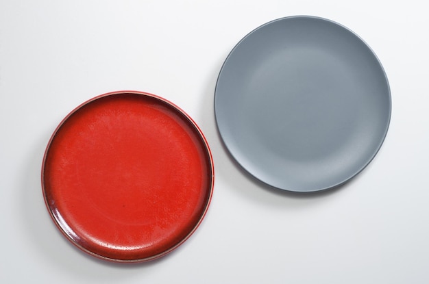 Red and gray plates