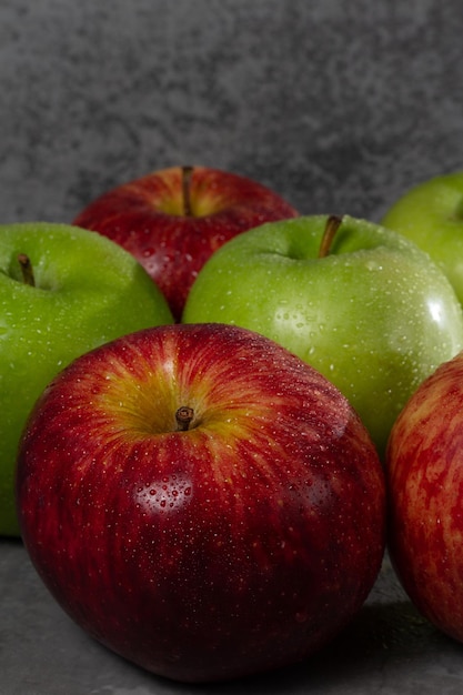 Red and green apples with water drops