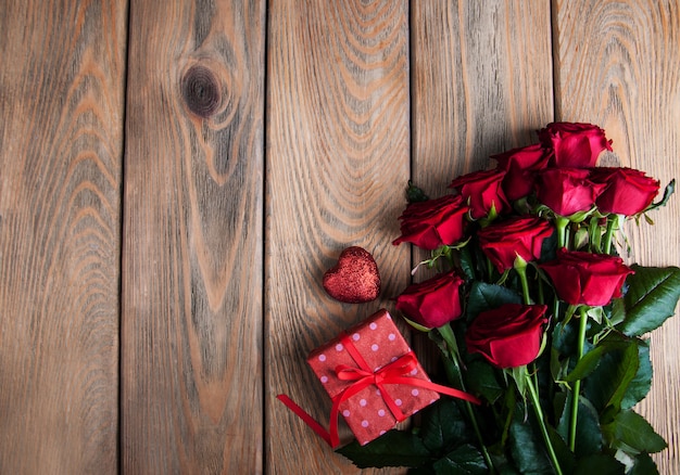 Red roses and gift box