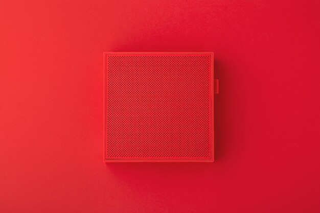 Photo red wireless speaker on red background