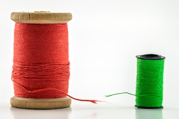 Reels or spools of multicolored sewing threads