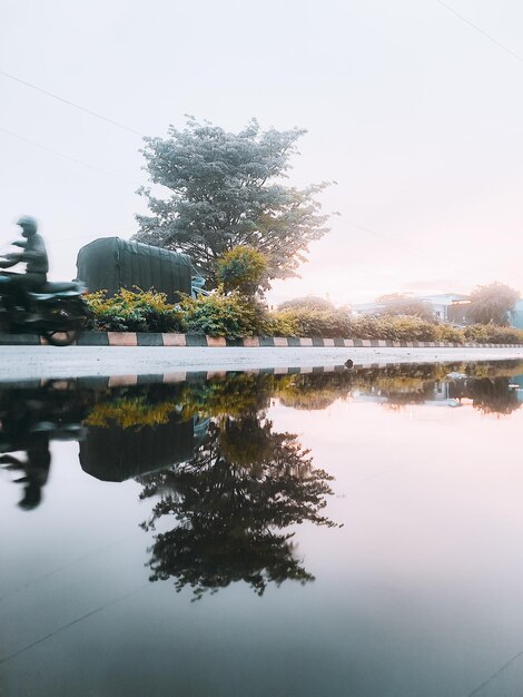 Photo reflecting puddle scenery