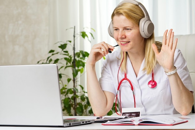 Remote medical help for distance patient telemedicine teleconference telehealth medical online eheal