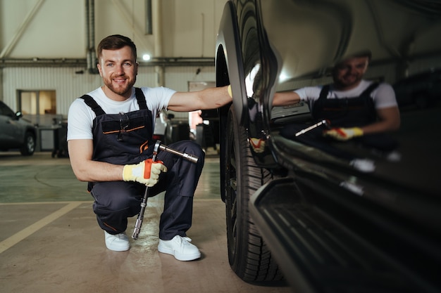 Repair of wheel in car on service