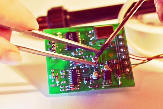 Repairing an electronic microcircuit. Computer and industrial technologies. Information Engineering.