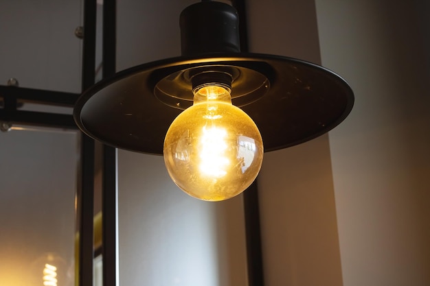 Retrostyle light bulb glows in the dark