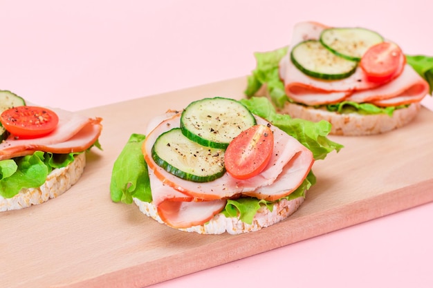 Rice cakes with ham tomato fresh cucumber and green salad