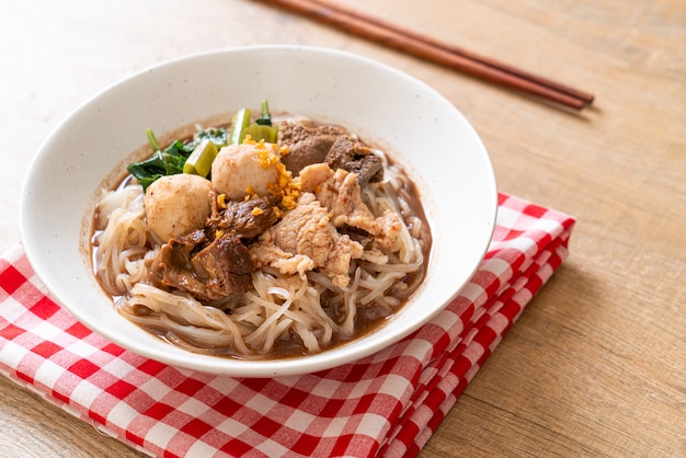 Rice noodle soup with Stewed pork