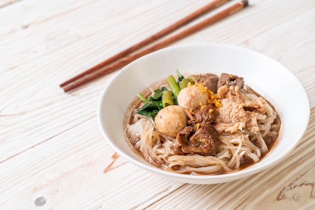 Rice noodle soup with Stewed pork