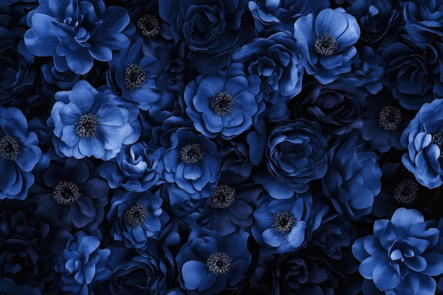 Photo a rich backdrop of deep blue flowers creating a moody and elegant atmosphere