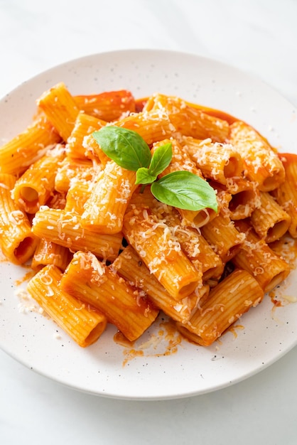 Rigatoni pasta with tomato sauce and cheese