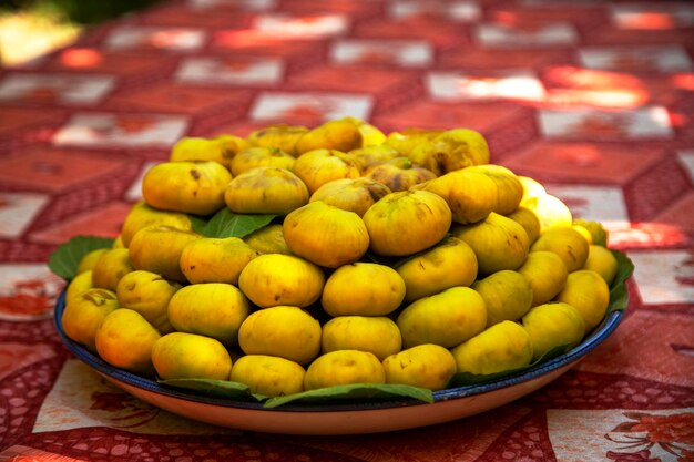 Ripe figs in a bowl