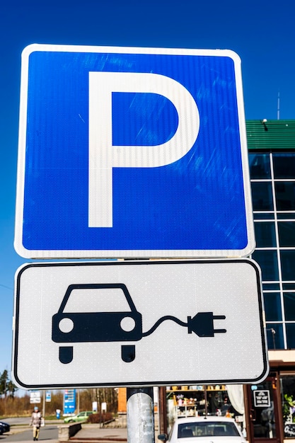 Road sign Charging station for electric vehicles