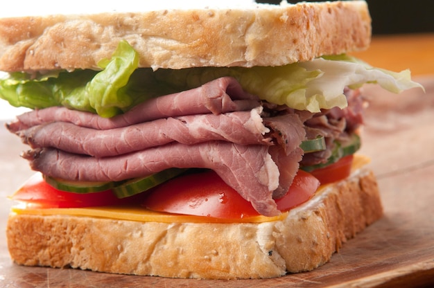 Roast beef sandwich and tomato