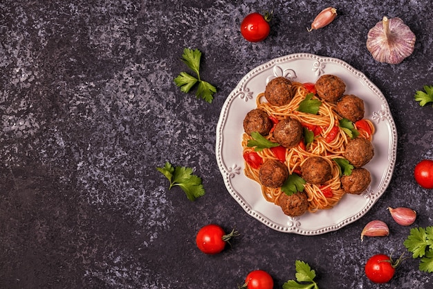 Roasted meatballs with spaghetti