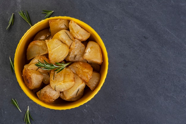 Roasted potatoes with rosemary and spicy paprika