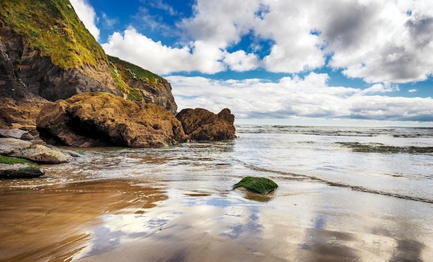 Photo rocky cove in cornwall