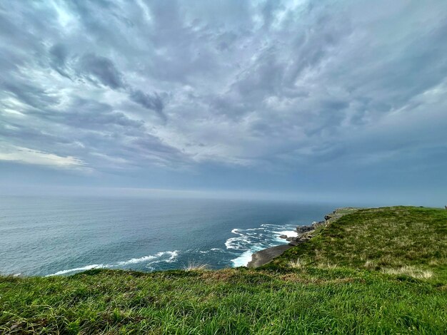 Rocky shoreline with waves hitting the rocks on cloudy day