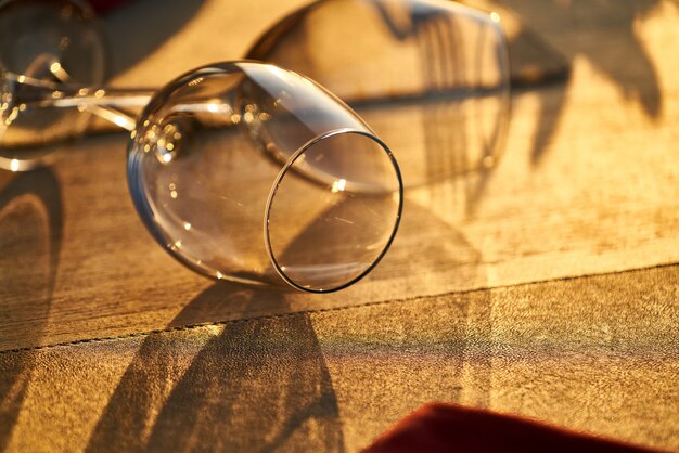 Photo a romantic dinner table