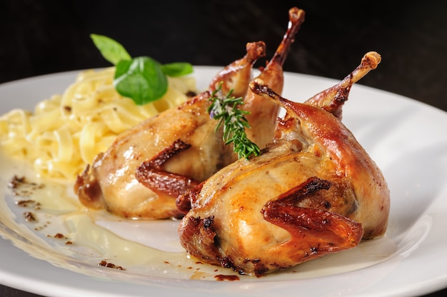 Rosted or fried quail with herbs and tagliatelle