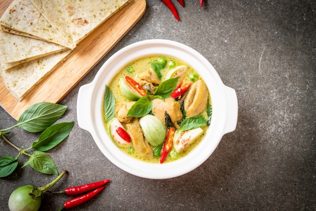 Roti and Green Curry with Chicken