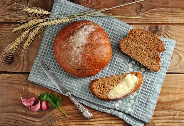 Round bread and cut into cutters