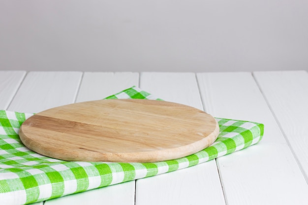 Round cutting board for pizza